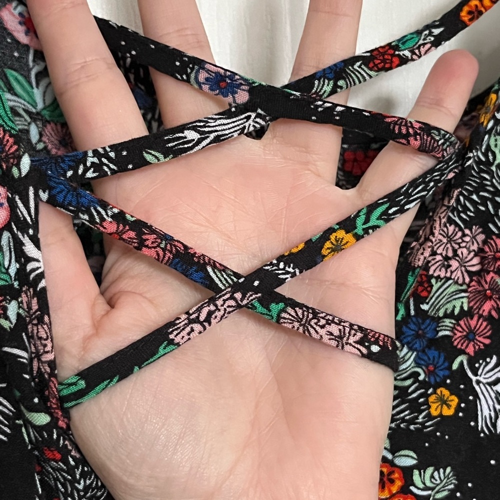 💫2/$20 H&M Divided floral romper size 4 - Picture 5 of 11